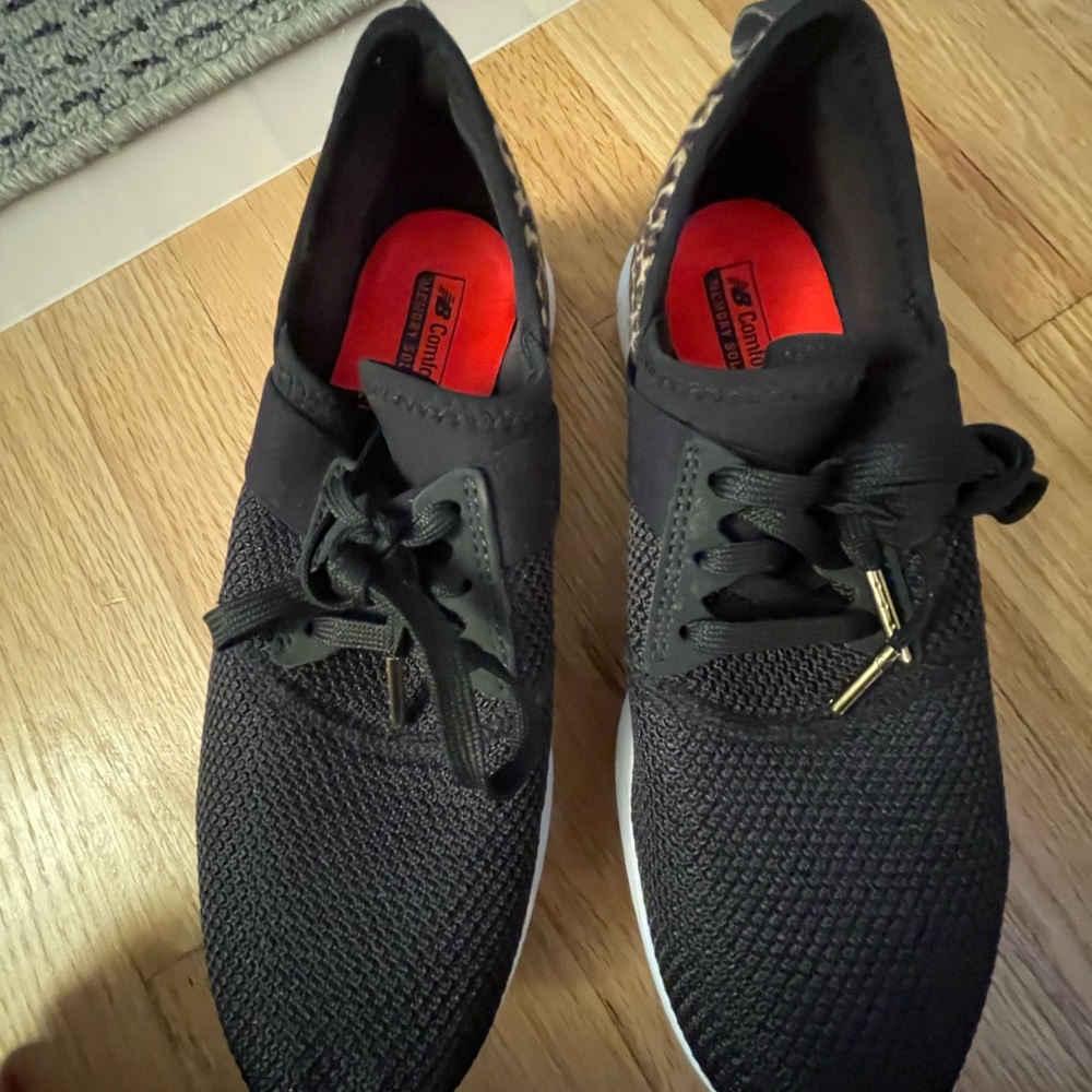 Black new balance sneakers size 7 worn once